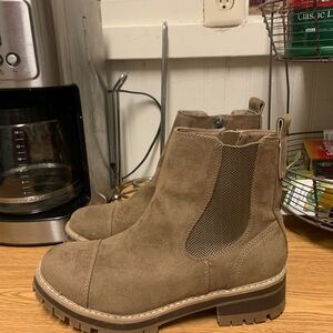 womensTan Chelsea Boots